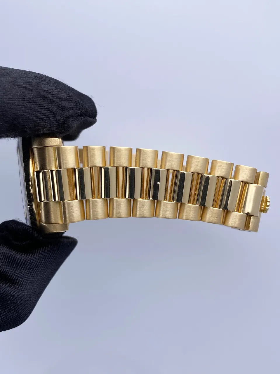 Rolex Day-Date Gold Black Dial president - Hình 8