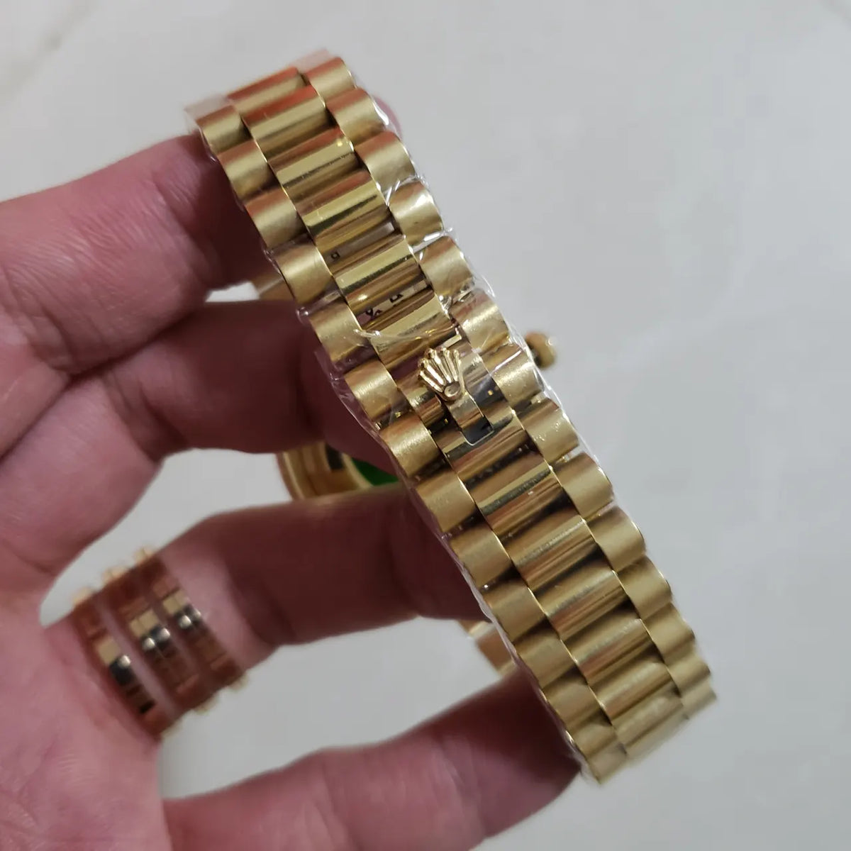 Rolex Red Dial Diamond Gold - Hình 3