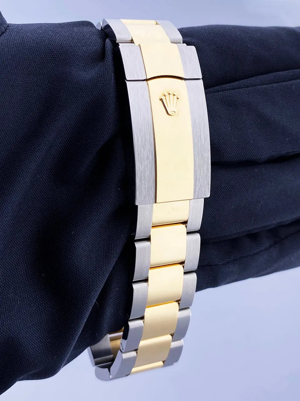 white Rolex Two-Tone Sky-Dweller - Hình 5