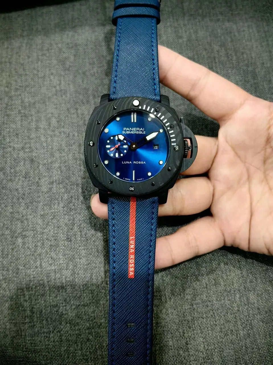 Panerai Submersible Luna Rossa - Hình 2